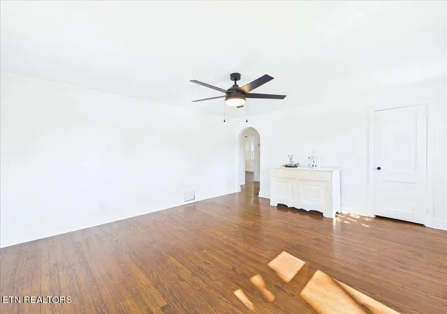 Photo 4 of Single family home for sale at 901 Mayes Ave, Sweetwater, TN 37874 | MLS# 3531941 | Listing updated on 2026-09-11