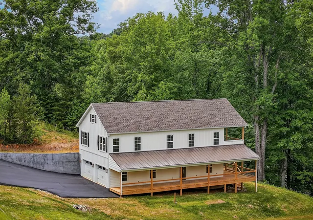 Photo 1 of Single family home for sale at 253 River Front Dr, Sparta, TN 38583 | MLS# 3216723 | Listing updated on 2026-10-05