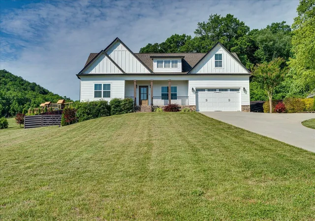 Photo 2 of Single family home for sale at 315 Windy Hl Dr, Rocky Face, GA 30740 | MLS# 3515478 | Listing updated on 2026-09-11