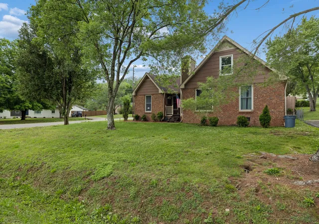 Photo 3 of Single family home for sale at 4916 Shadowlawn Dr, Hermitage, TN 37076 | MLS# 3224289 | Listing updated on 2026-09-12