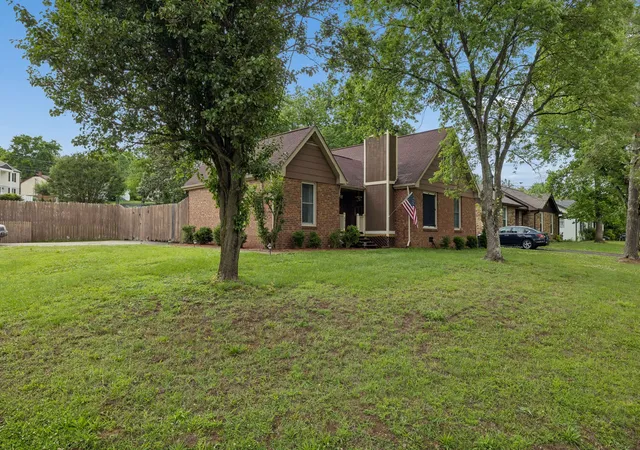 Photo 3 of Single family home for sale at 4916 Shadowlawn Dr, Hermitage, TN 37076 | MLS# 3224289 | Listing updated on 2026-09-12