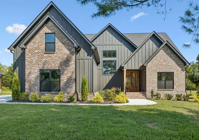 Photo 1 of Single family home for sale at 2418 River Rd, Murfreesboro, TN 37129 | MLS# 3225031 | Listing updated on 2026-09-30