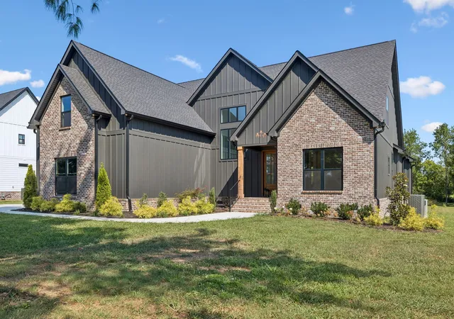 Photo 2 of Single family home for sale at 2418 River Rd, Murfreesboro, TN 37129 | MLS# 3225031 | Listing updated on 2026-09-30