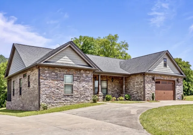 Photo 1 of Single family home for sale at 352 Tennessee St, Ringgold, GA 30736 | MLS# 3218255 | Listing updated on 2026-09-11
