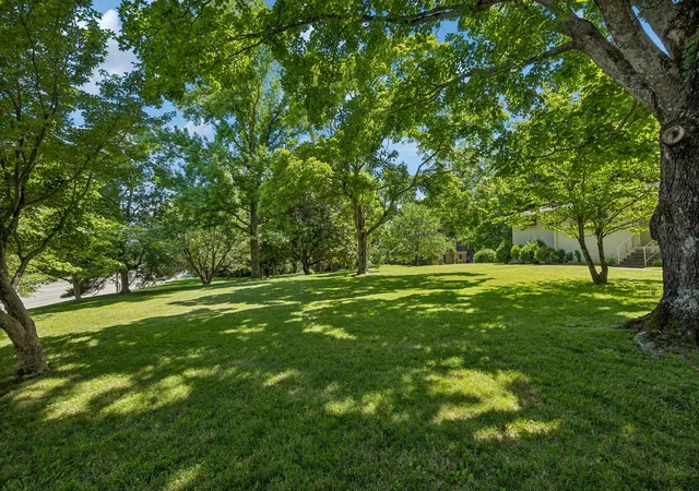 Photo 3 of Single family home for sale at 1505 Hillsboro Rd, Franklin, TN 37069 | MLS# 3252113 | Listing updated on 2026-09-14