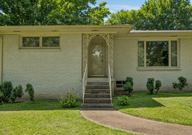 Photo 3 of Single family home for sale at 1505 Hillsboro Rd, Franklin, TN 37069 | MLS# 3252113 | Listing updated on 2026-09-14