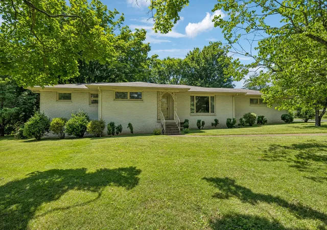 Photo 4 of Single family home for sale at 1505 Hillsboro Rd, Franklin, TN 37069 | MLS# 3252113 | Listing updated on 2026-09-14