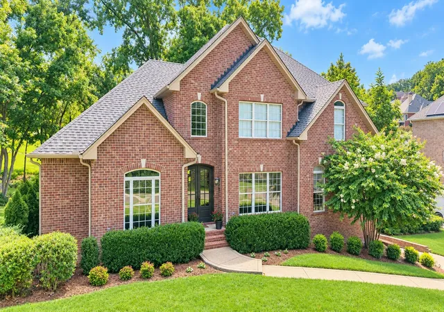Photo 1 of Mansion for sale at 127 Country Hills Dr, Hendersonville, TN 37075 | MLS# 3246630 | Listing updated on 2026-09-12