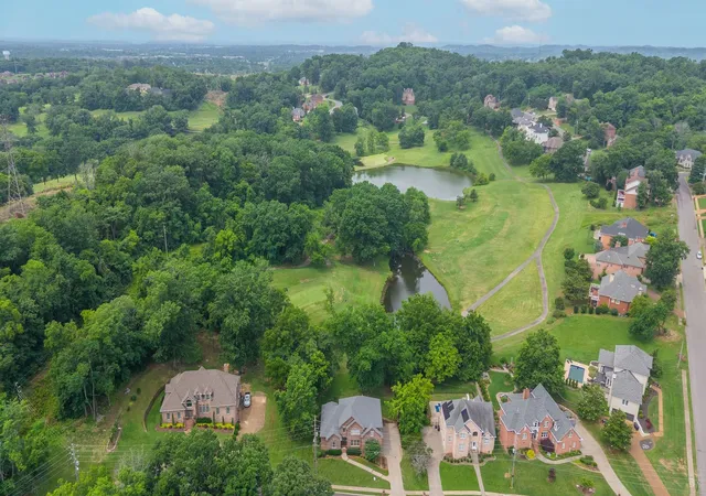 Photo 2 of Mansion for sale at 127 Country Hills Dr, Hendersonville, TN 37075 | MLS# 3246630 | Listing updated on 2026-09-12