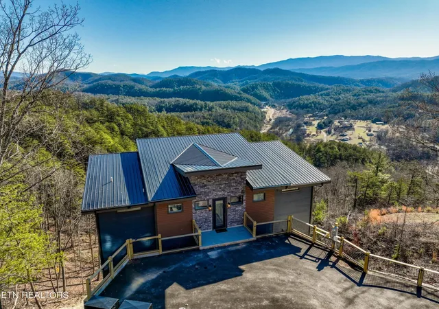 Photo 1 of Single family home for sale at 1015 Leslie Way, Sevierville, TN 37876 | MLS# 3220131 | Listing updated on 2026-10-15