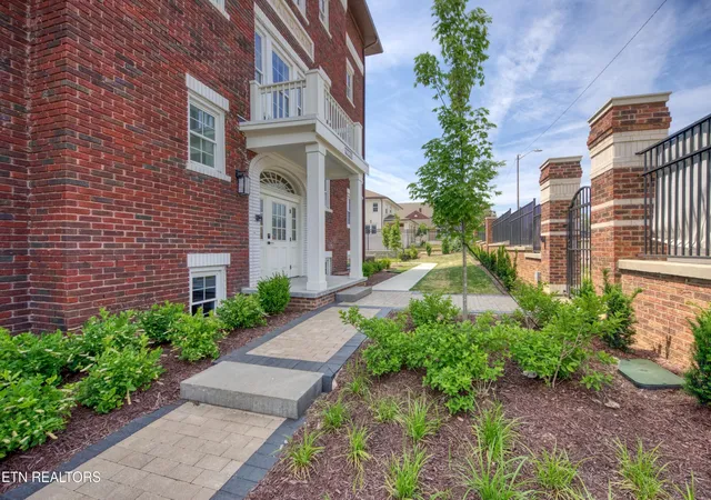 Photo 3 of Condo for sale at 2724 E Magnolia Ave #402, Knoxville, TN 37914 | MLS# 3220323 | Listing updated on 2026-09-11