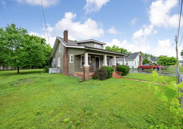 Photo 2 of Single family home for sale at 2109 Lyndon Ave, Chattanooga, TN 37415 | MLS# 3220401 | Listing updated on 2026-09-11
