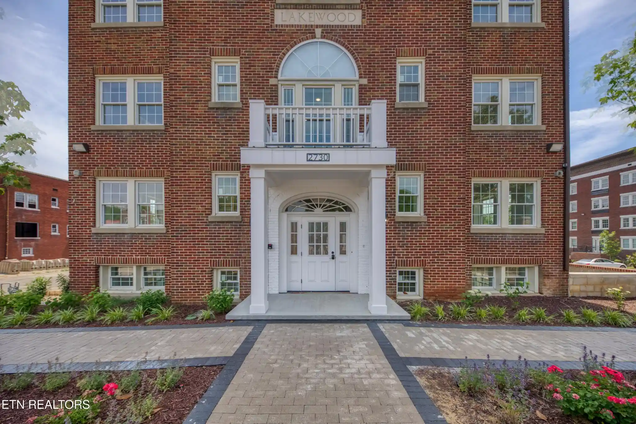 Listing Photo 2 - Condo for sale in 2730 E Magnolia Ave located at 2730 E Magnolia Ave, Knoxville, TN 37914 - Unit #303