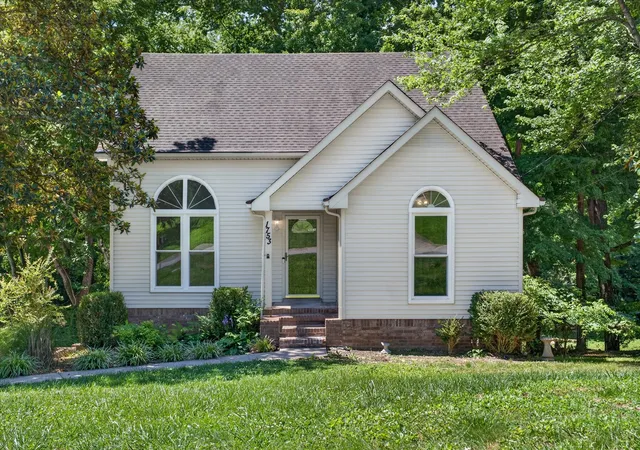 Photo 3 of Single family home for sale at 1753 Broadripple Dr, Clarksville, TN 37042 | MLS# 3221120 | Listing updated on 2026-09-13