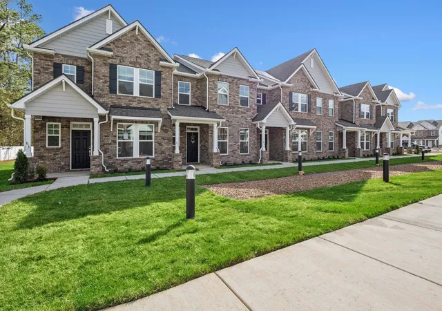 Photo 3 of Sale Pending at 2900 Suzanne Landon Dr #D5, Murfreesboro, TN 37130 | MLS# 3221027 | Listing updated on 2026-09-15
