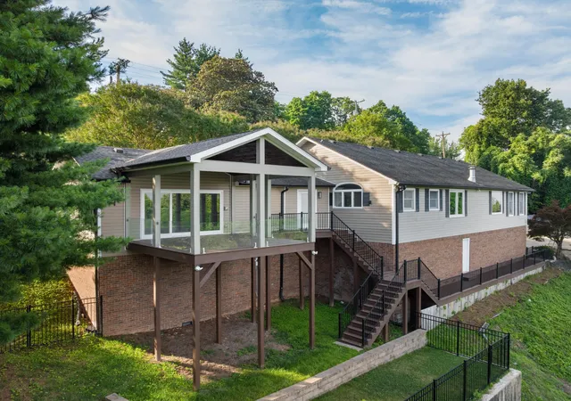 Photo 1 of Single family home for sale at 661 South Crst Rd, Chattanooga, TN 37404 | MLS# 3221685 | Listing updated on 2026-09-25