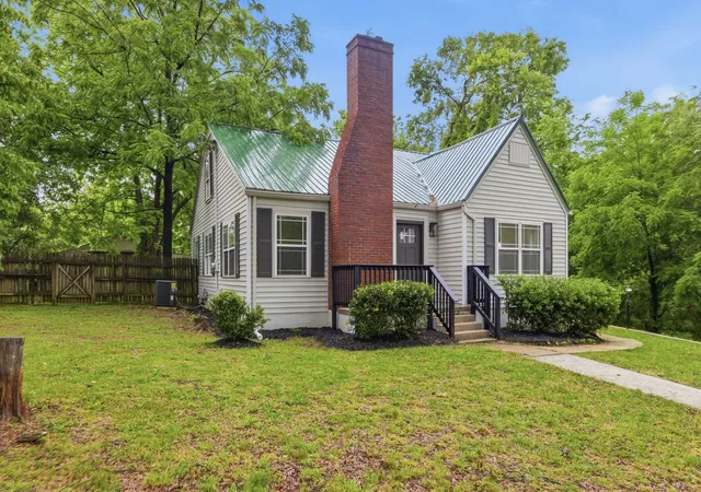 Photo 2 of Single family home for sale at 305 S Irwin St, Manchester, TN 37355 | MLS# 3223153 | Listing updated on 2026-09-30