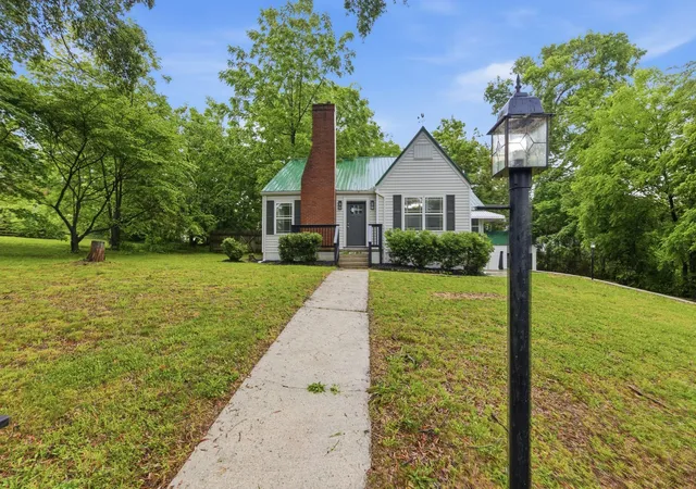 Photo 3 of Single family home for sale at 305 S Irwin St, Manchester, TN 37355 | MLS# 3223153 | Listing updated on 2026-09-30