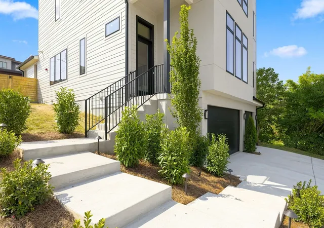 Photo 2 of Mansion for sale at 301 33rd Avenue N, Nashville, TN 37209 | MLS# 3234939 | Listing updated on 2026-09-13
