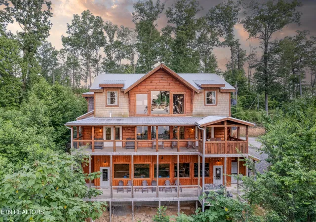 Photo 2 of Mansion for sale at 809 Pinecrest Way, Sevierville, TN 37862 | MLS# 3223719 | Listing updated on 2026-09-11