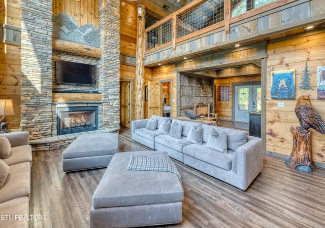 Photo 4 of Single family home for sale at 809 Pinecrest Way, Sevierville, TN 37862 | MLS# 3223719 | Listing updated on 2026-09-11