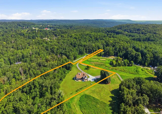 Photo 4 of Single family home for sale at 12631 Jones Gap Rd, Soddy Daisy, TN 37379 | MLS# 3224671 | Listing updated on 2026-09-11