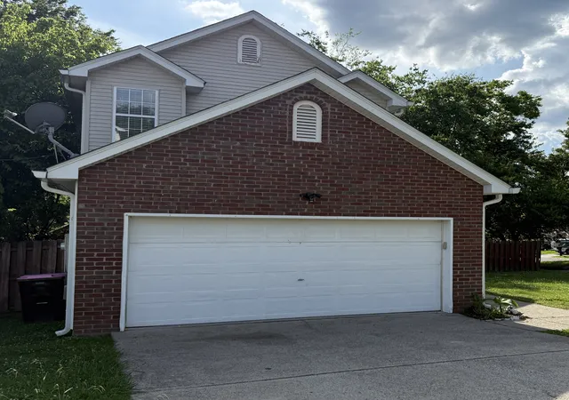 Photo 3 of Single family home for sale at 1011 Lassiter Dr, Goodlettsville, TN 37072 | MLS# 3226069 | Listing updated on 2026-09-10