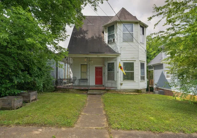 Single family home for sale at 812 East 10th St, Chattanooga, TN 37403 | MLS# 3225178