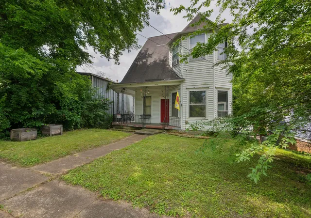 Photo 2 of Single family home for sale at 812 East 10th St, Chattanooga, TN 37403 | MLS# 3225178 | Listing updated on 2026-09-11