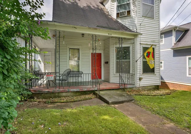 Photo 3 of Single family home for sale at 812 East 10th St, Chattanooga, TN 37403 | MLS# 3225178 | Listing updated on 2026-09-11