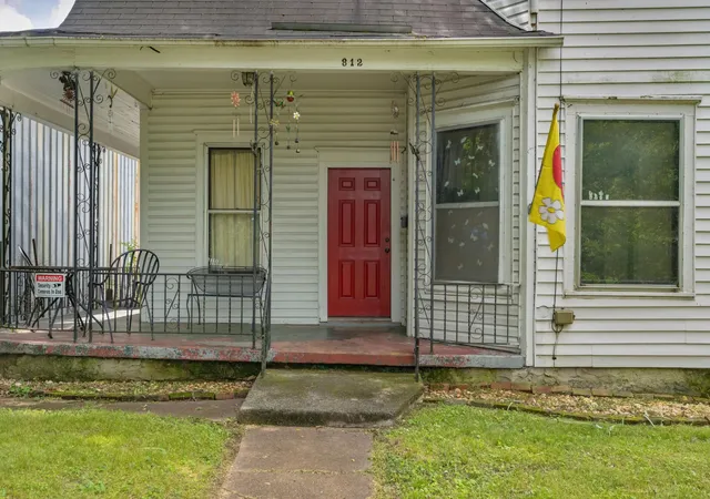 Photo 3 of Single family home for sale at 812 East 10th St, Chattanooga, TN 37403 | MLS# 3225178 | Listing updated on 2026-09-11