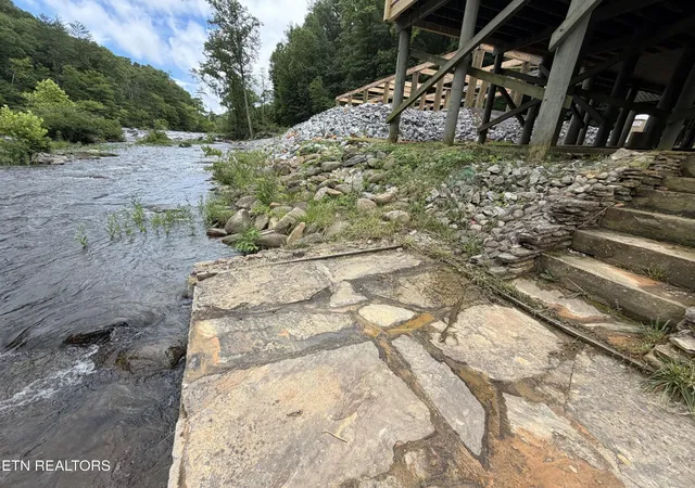 Photo 2 of Single family home for sale at 1667 Cherohala Skyway, Tellico Plains, TN 37385 | MLS# 3225337 | Listing updated on 2026-09-11