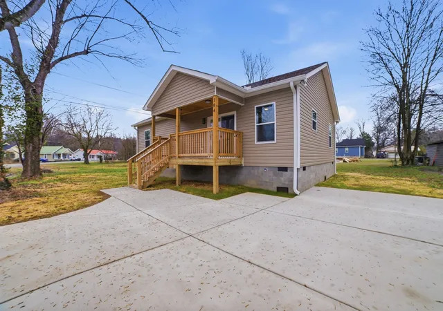 Single family home for sale at 104 Fairground Dr, Waverly, TN 37185 | MLS# 3225696 | Listing updated on 2026-09-21