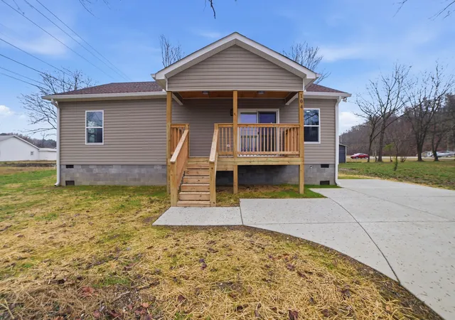 Photo 1 of Single family home for sale at 104 Fairground Dr, Waverly, TN 37185 | MLS# 3225696 | Listing updated on 2026-09-21