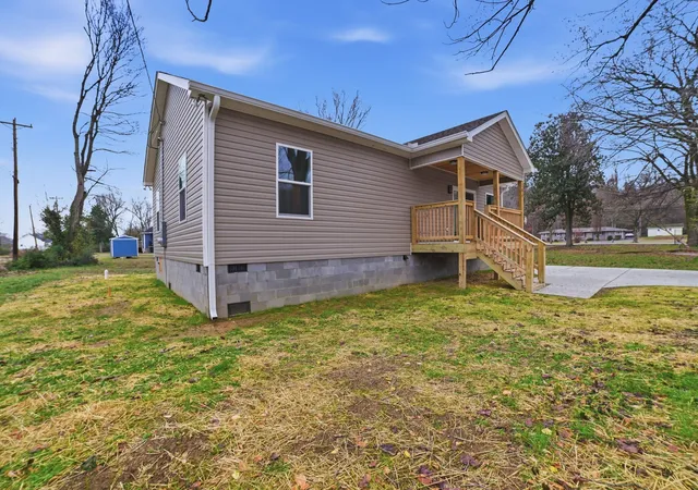 Photo 2 of Single family home for sale at 104 Fairground Dr, Waverly, TN 37185 | MLS# 3225696 | Listing updated on 2026-09-21