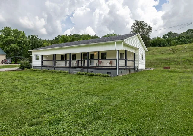 Photo 3 of Manufactured home for sale at 5492 Columbia Hwy, Pulaski, TN 38478 | MLS# 3228707 | Listing updated on 2026-10-06