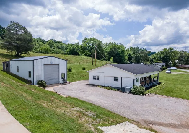 Photo 4 of Manufactured home for sale at 5492 Columbia Hwy, Pulaski, TN 38478 | MLS# 3228707 | Listing updated on 2026-10-06
