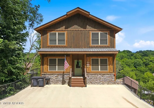 Photo 2 of Single family home for sale at 3032 Ridgetop Resort Way, Pigeon Forge, TN 37863 | MLS# 3302045 | Listing updated on 2026-09-11
