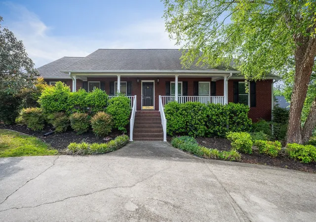 Photo 1 of Single family home for sale at 1325 Bridle Path, Cookeville, TN 38501 | MLS# 3228308 | Listing updated on 2026-09-09