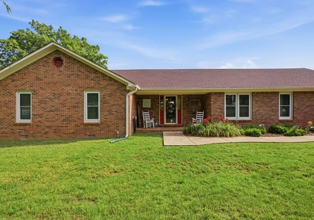 Photo 3 of Single family home for sale at 750 Mountain View Dr, Pulaski, TN 38478 | MLS# 3229740 | Listing updated on 2026-10-08