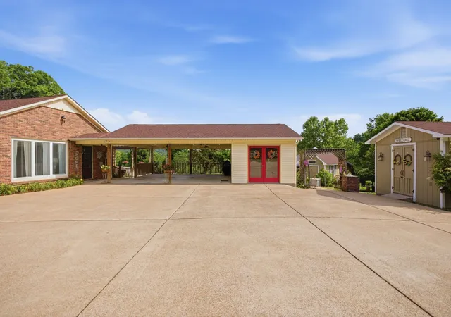 Photo 4 of Single family home for sale at 750 Mountain View Dr, Pulaski, TN 38478 | MLS# 3229740 | Listing updated on 2026-10-08