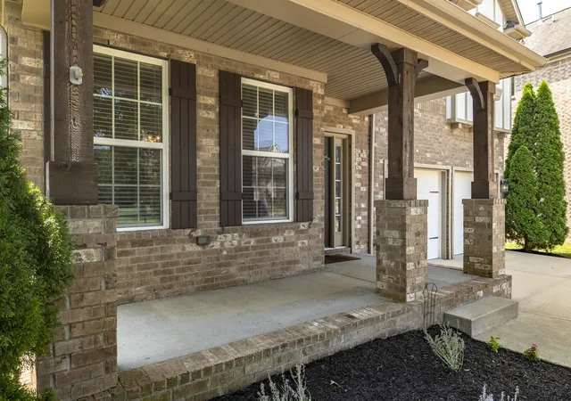 Photo 3 of Single family home for sale at 2128 Ravenscourt Dr, Thompsons Station, TN 37179 | MLS# 3262564 | Listing updated on 2026-09-22