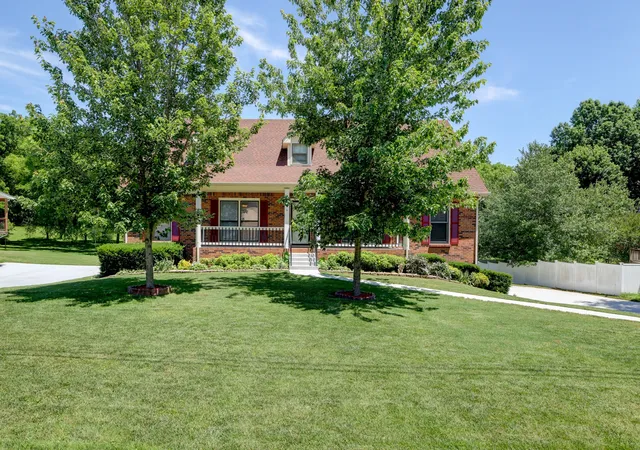 Photo 3 of Single family home for sale at 1030 Hillshire Dr, Clarksville, TN 37043 | MLS# 3231576 | Listing updated on 2026-10-11