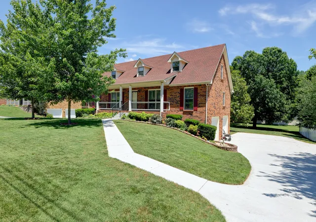 Photo 4 of Single family home for sale at 1030 Hillshire Dr, Clarksville, TN 37043 | MLS# 3231576 | Listing updated on 2026-10-11