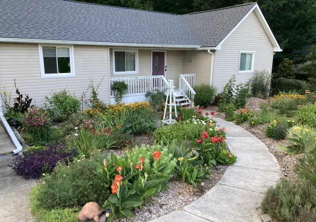 Photo 1 of Single family home for sale at 201 Glenwood Dr, Goodlettsville, TN 37072 | MLS# 3233958 | Listing updated on 2026-09-15