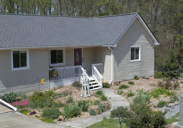 Photo 2 of Single family home for sale at 201 Glenwood Dr, Goodlettsville, TN 37072 | MLS# 3233958 | Listing updated on 2026-09-15
