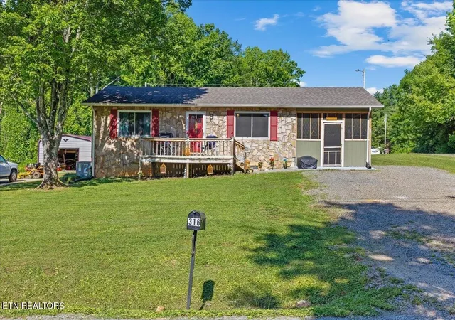 Single family home for sale at 316 N Iowa Ave, Etowah, TN 37331 | MLS# 3230748