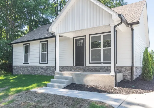 Photo 2 of Single family home for sale at 1181 Hilltop Dr, Pulaski, TN 38478 | MLS# 3231083 | Listing updated on 2026-09-11