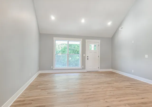 Photo 3 of Single family home for sale at 1181 Hilltop Dr, Pulaski, TN 38478 | MLS# 3231083 | Listing updated on 2026-09-11