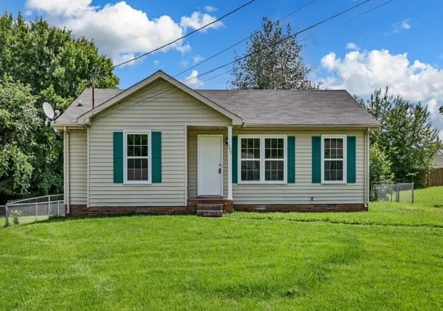 Photo 1 of Single family home for sale at 577 Kathryn Ct, Clarksville, TN 37042 | MLS# 3312564 | Listing updated on 2026-09-15